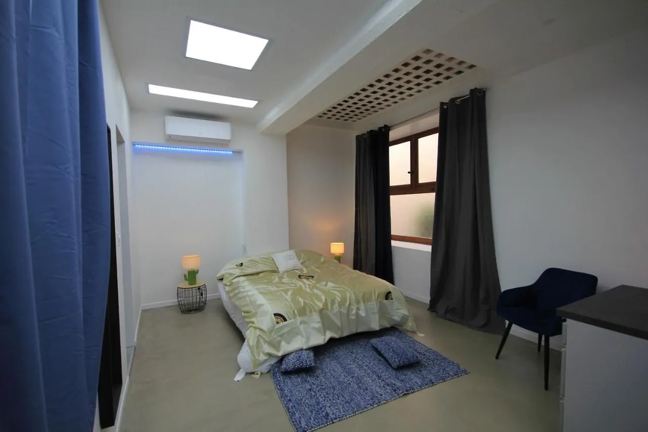 Atelier Et Maison Doux Avignon 0*,  France